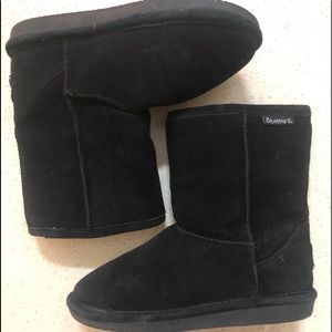 BearPaw Women’s Emma Black Suede Short Boot Size 7
